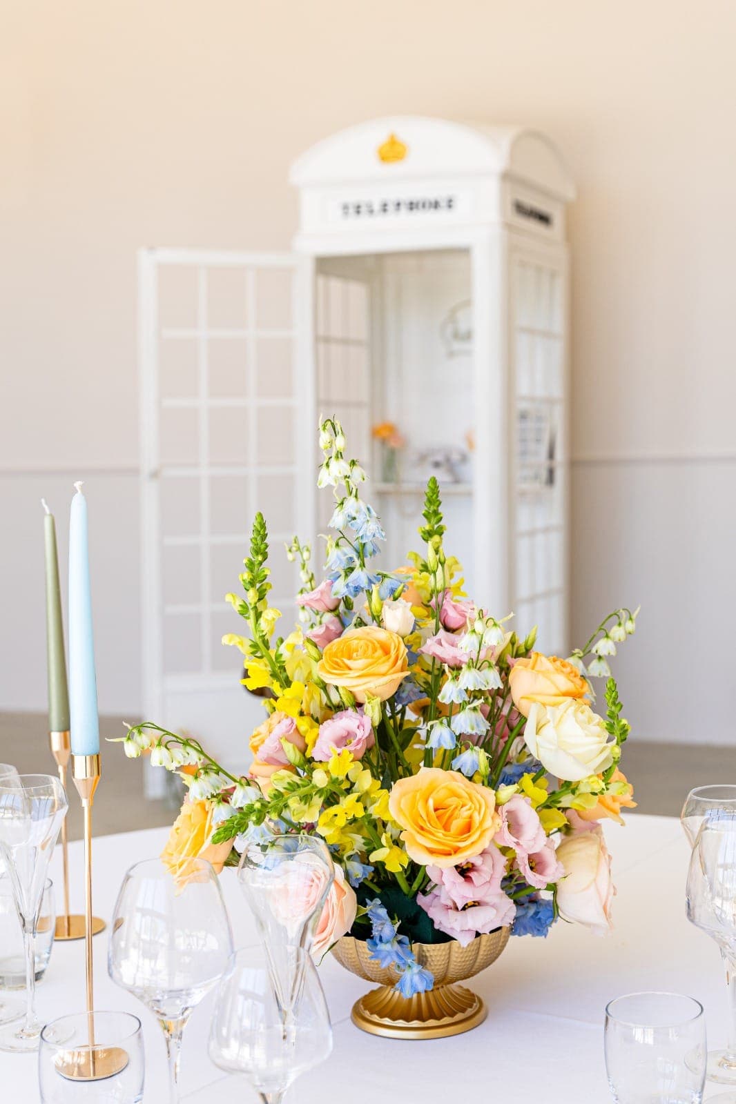 Installation et réglages techniques du photobooth dans le décor de mariage