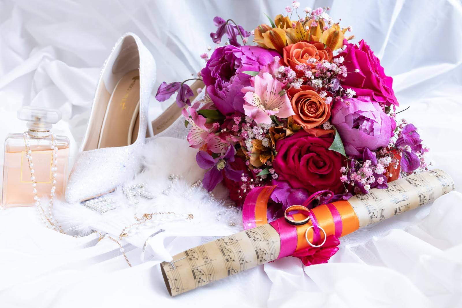 Parure, bouquet de mariée & alliances